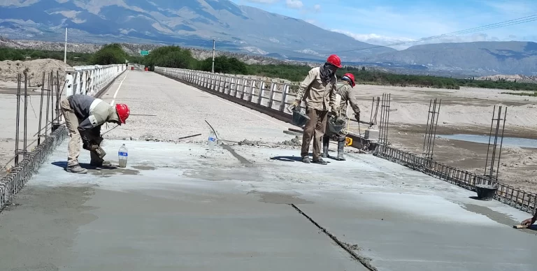 Reparación de puente en la Ruta 357 a Amaicha del Valle con Quilmes, Tucuman